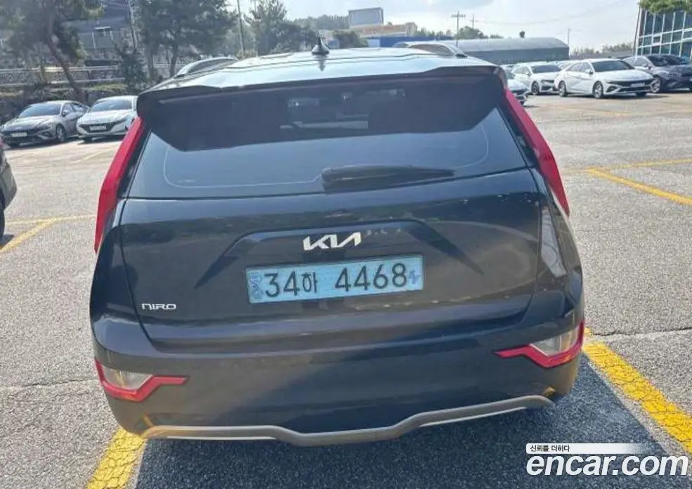 Kia Niro 2023 0.1 АКПП, фото 3