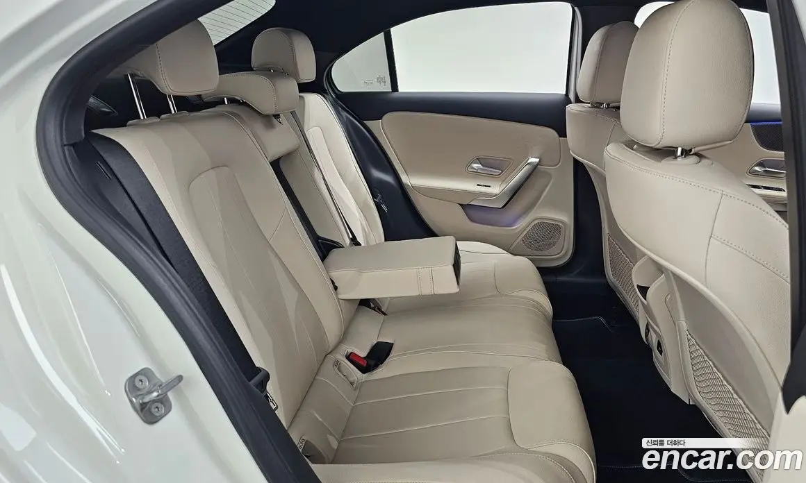 Mercedes-Benz A-Class 2024 2.0 АКПП, фото 16