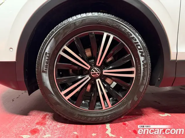 Volkswagen Tiguan 2023 2.0 АКПП, миниатюра 5