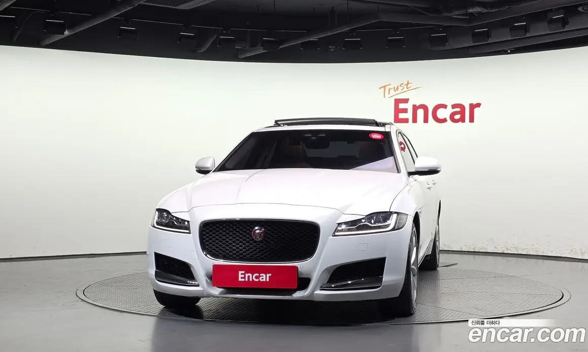 Jaguar XF 2019 2.0 АКПП, фото 3