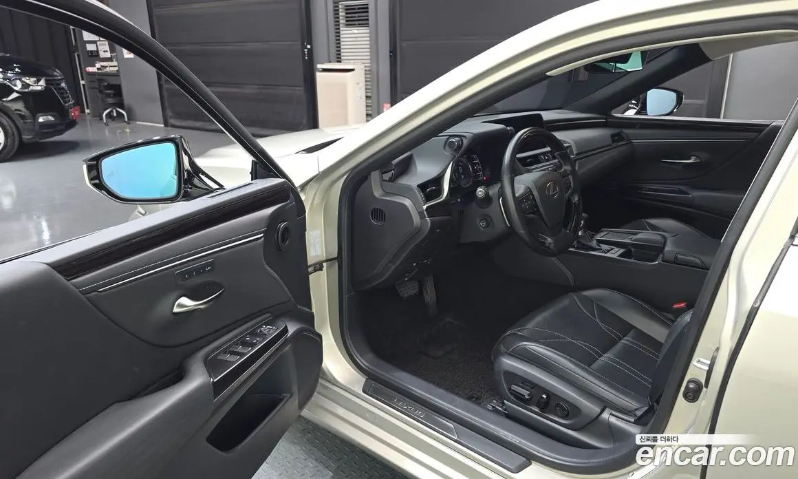 Lexus ES 2018 2.5 АКПП, фото 10