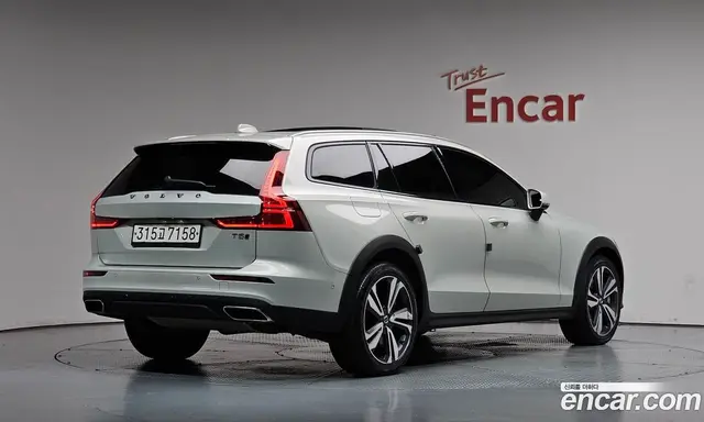 Volvo V60, 2020, 88 695 км