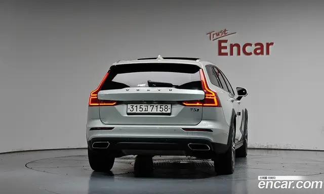 Volvo V60 2020 2.0 АКПП, миниатюра 3