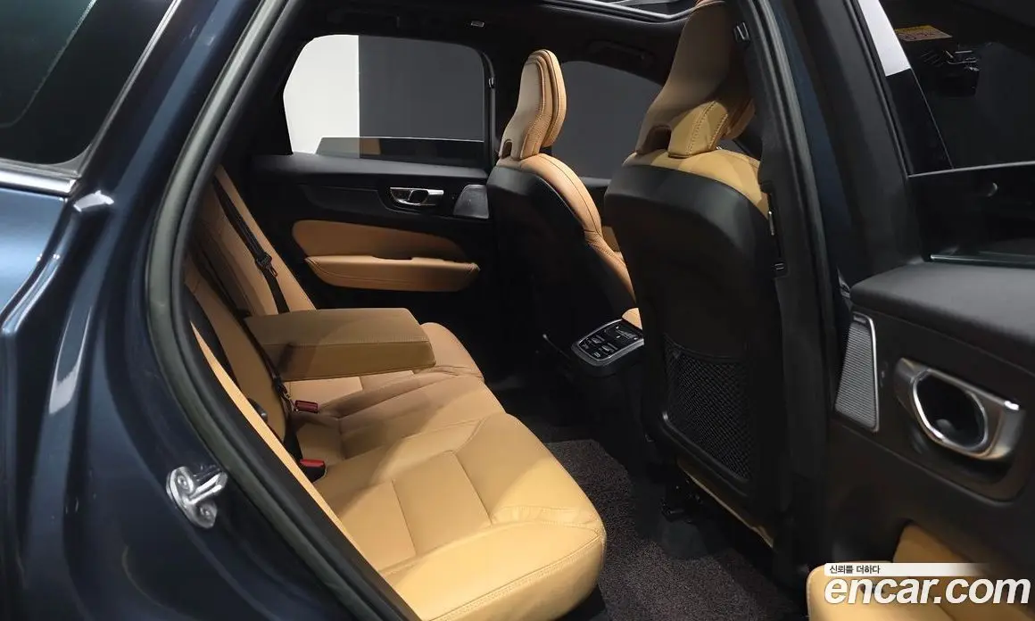 Volvo XC60 2022 2.0 АКПП, фото 16