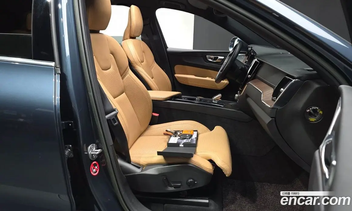 Volvo XC60 2022 2.0 АКПП, фото 17
