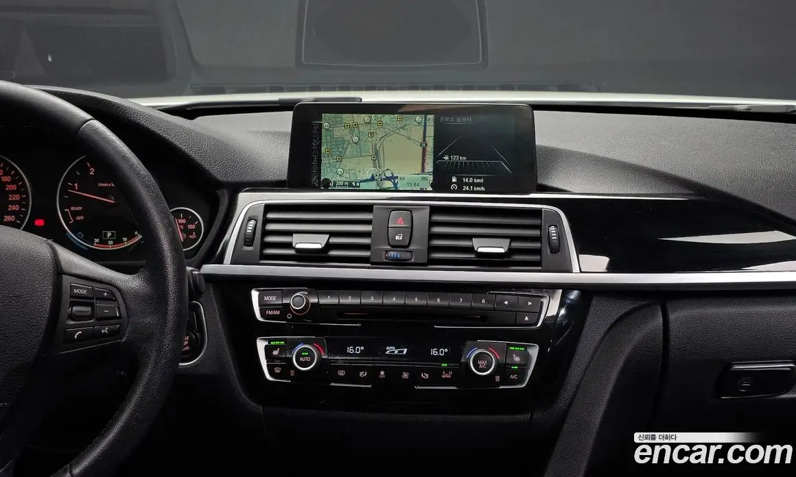 BMW 3 серия 2016 2.0 АКПП, фото 14