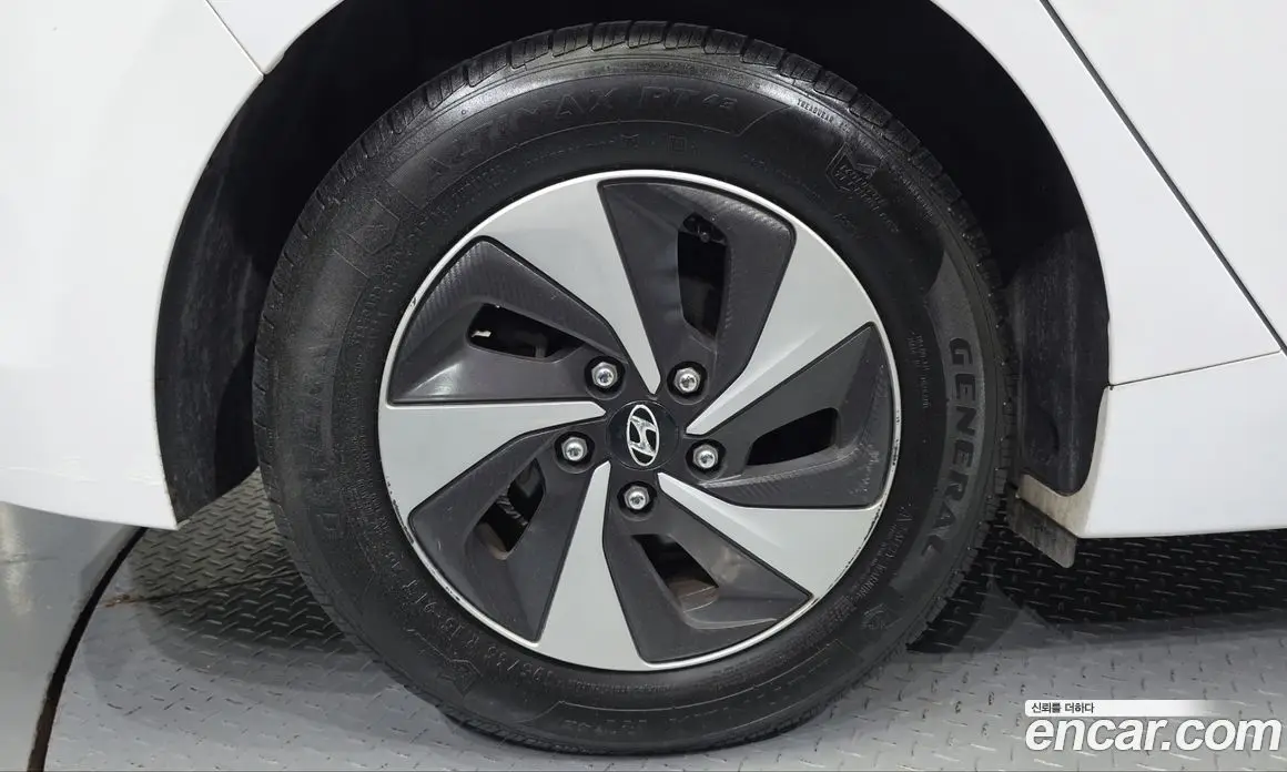 Hyundai Ioniq 2017 1.6 АКПП, фото 5