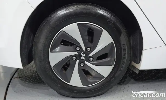 Hyundai Ioniq 2017 1.6 АКПП, миниатюра 5