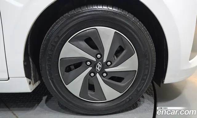 Hyundai Ioniq 2017 1.6 АКПП, миниатюра 7