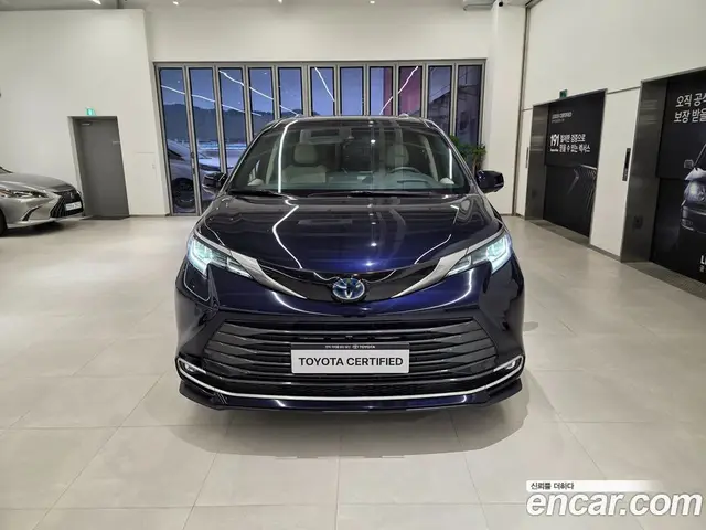 Toyota Sienna 2025 2.5 вариатор, миниатюра 3