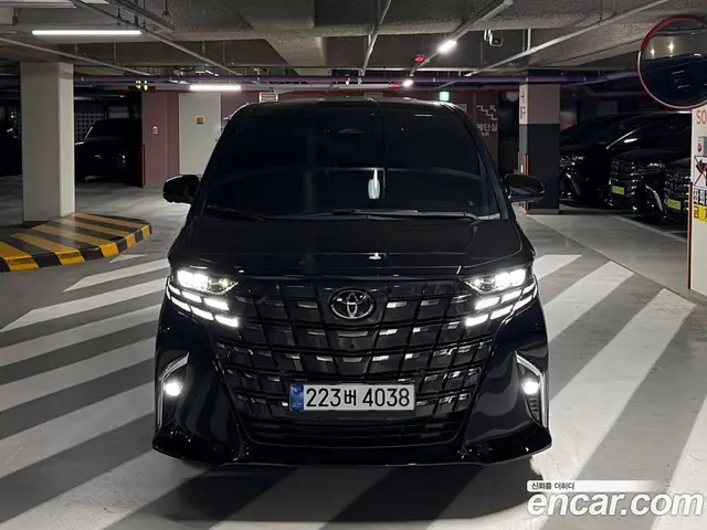 Toyota Alphard, 2026, 10 км