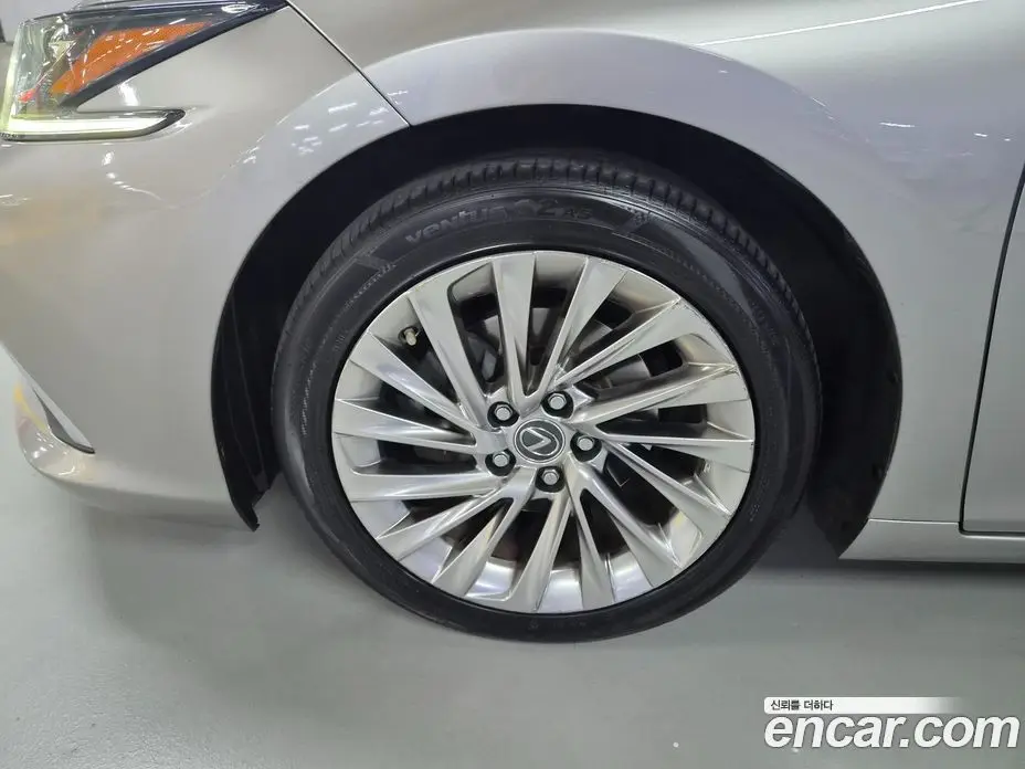 Lexus ES 2019 2.5 АКПП, фото 20
